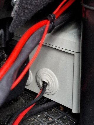 Verteilkasten für Relais und Kabelstecker